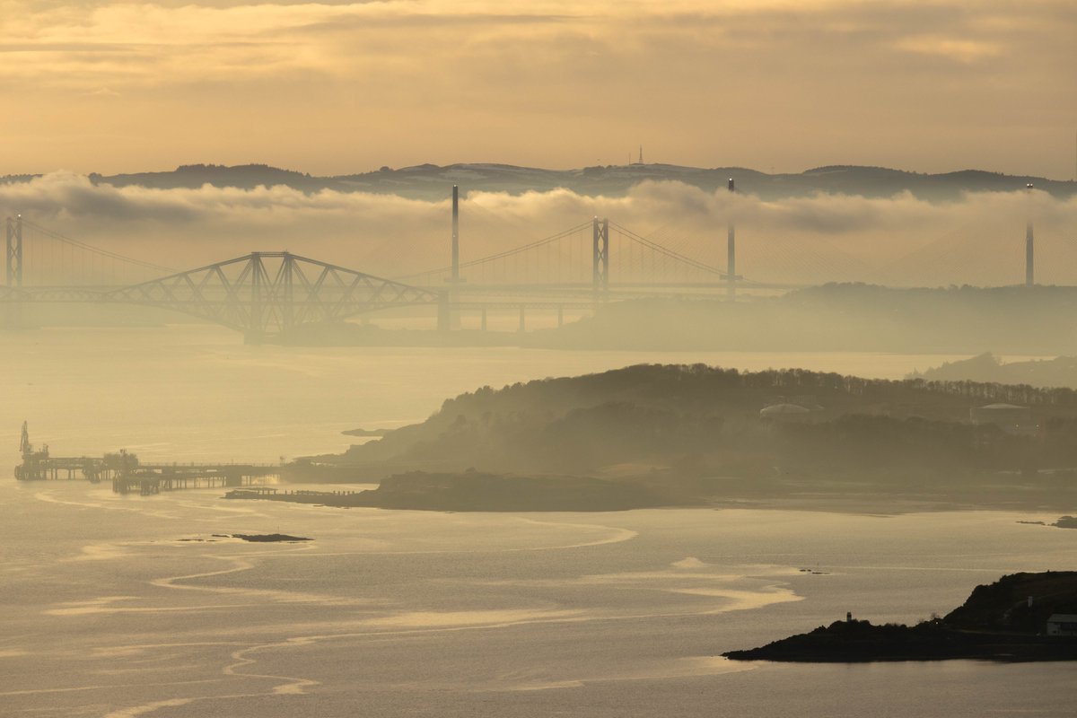 fifeexplorer's tweet photo. Some local exercise during late afternoon on
the Binn Hill above Burntisland - a setting sun provided
some unusual light and atmospherics...
#fifewalks #instascotland #lovefifeagain
#outandaboutscotland #YCW2021
#lovescotland #Scotlandisnow #scotlandshots
#photooftheday https://t.co/WgdPxnwYoQ