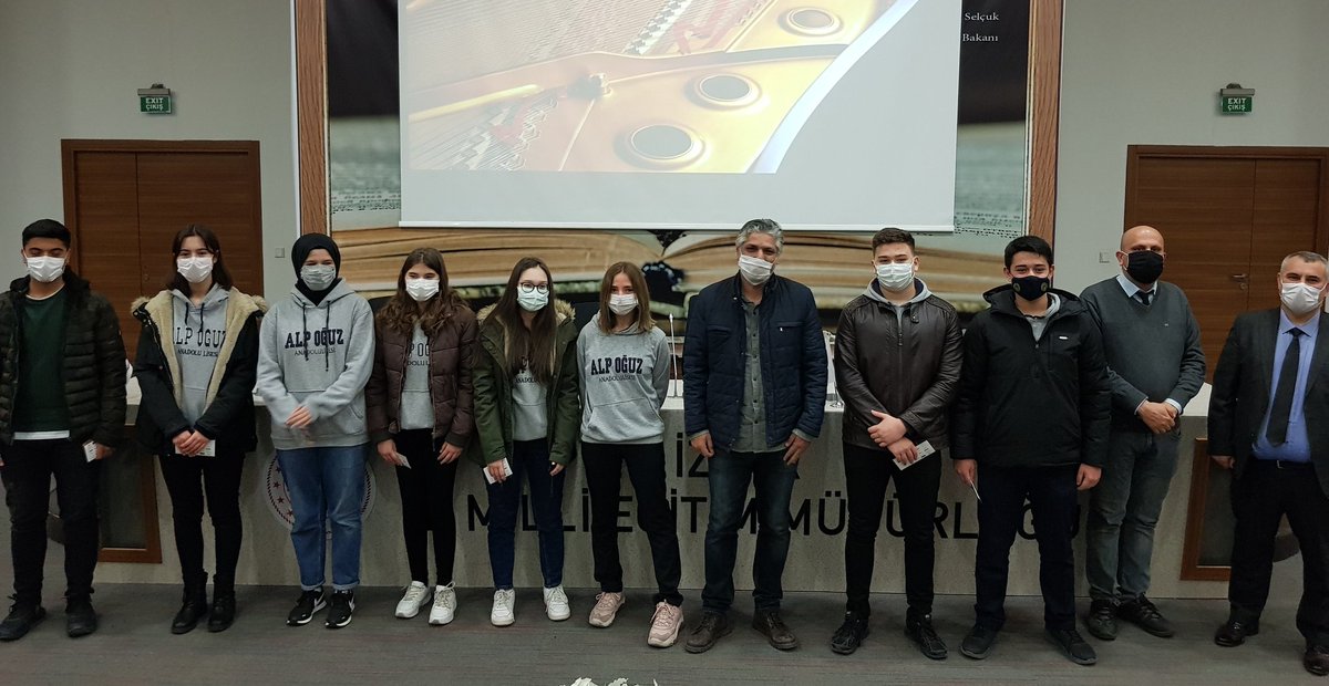 <a href="/SOCAR_Turkiye/">SOCAR Türkiye</a> ve <a href="/izmir_ilmem/">İzmir İl Milli Eğitim Müdürlüğü</a> işbirliğiyle 2 yıldır yürüttüğümüz "Liseler İçin İnovatif Düşünme ve Girişimcilik Projesi" ödülleri İl Milli Eğitim Müdürümüz Sn. Dr.Ömer YAHŞİ tarafından, yapılan tören ile öğrencilere verildi.
<a href="/tcmeb/">Millî Eğitim Bakanlığı</a> <a href="/ziyaselcuk/">Ziya Selçuk</a> <a href="/yahsiomer/">Dr. Ömer YAHŞİ</a> <a href="/egitimbilisim/">EBA</a>