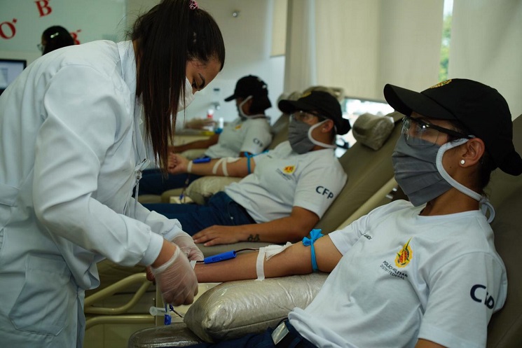 pmdfoficial's tweet photo. #PMDF reforça o Banco de Sangue dos hemocentros do #DF
A #PM atenta ao baixo estoque nos #hemocentros do DF, deu início a uma campanha de doação nesta segunda-feira (18). Alunos do 7º Curso de Formação de Praças foram os primeiros a doarem, a #campanha seguirá nos próximos dias. https://t.co/opW8o75l0J