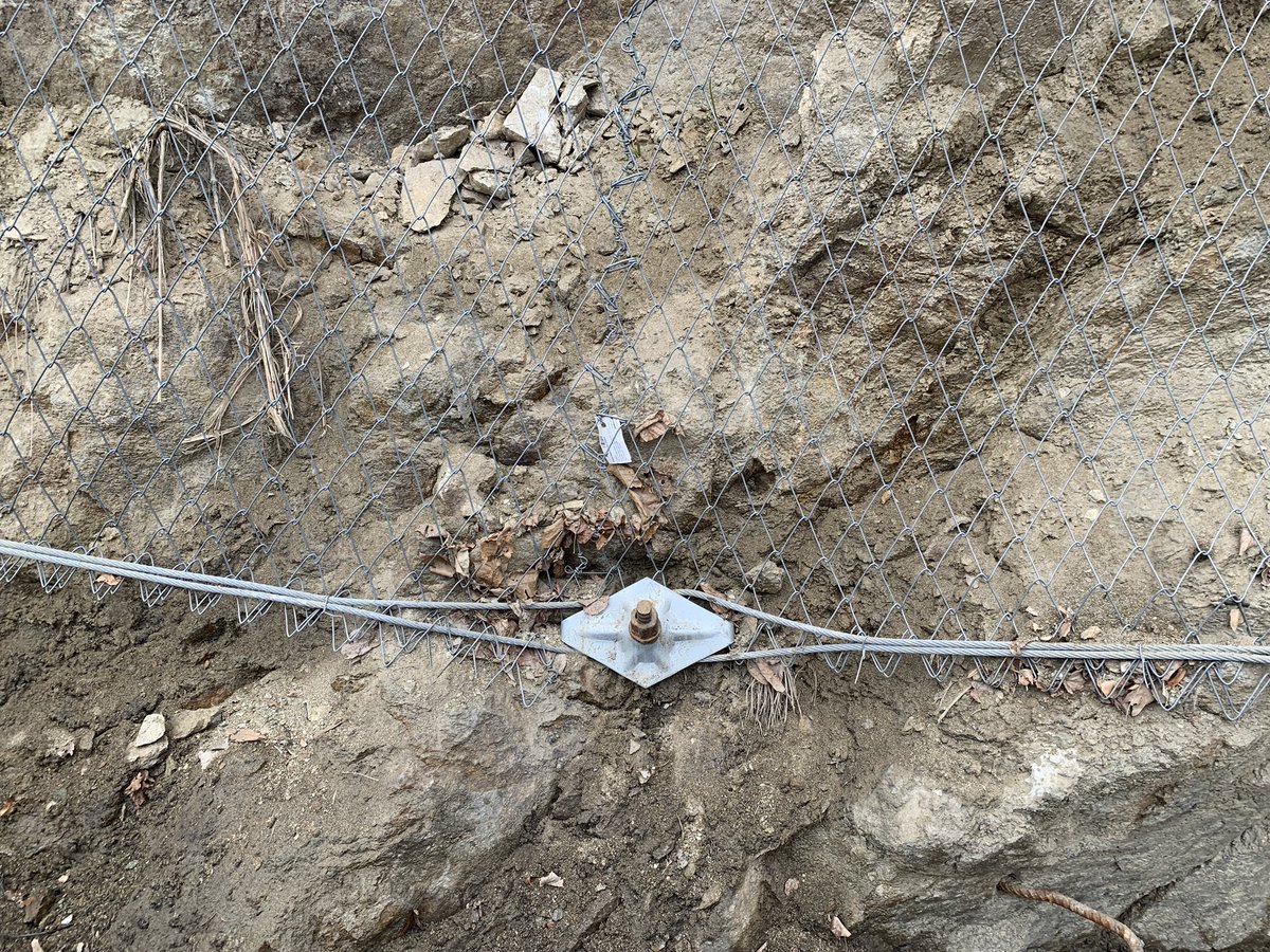 windvic's tweet photo. La rete Tecco Geobrugg installata sulla parete dopo la frana di Ottobre SP di Bognanco VCO #tecco #geobrugg https://t.co/7VNuZWG4iq