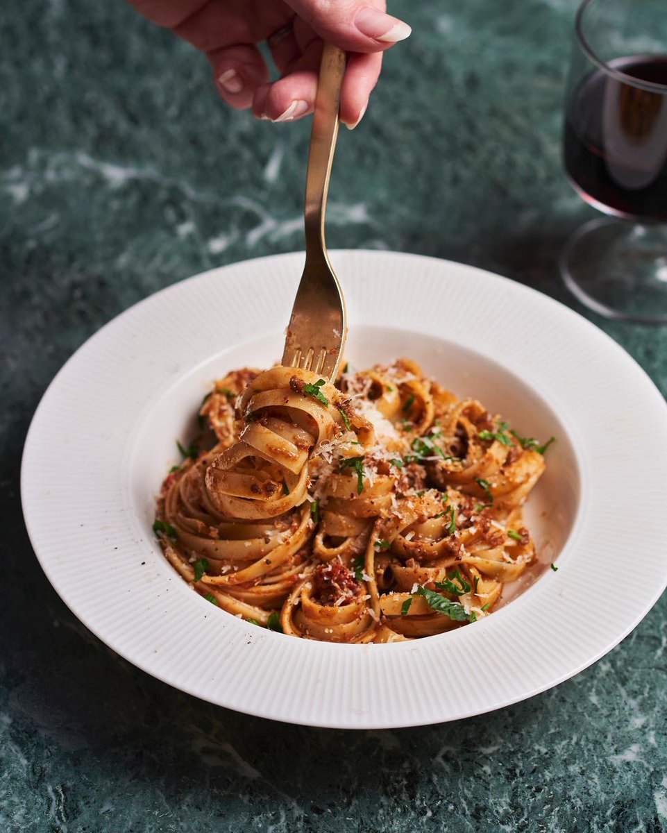 The taste of Rome... in your own home! 🍝 @ASKItalian is open for takeaway and delivery! Check out the Fettuccine Bolognese... 😻 👇