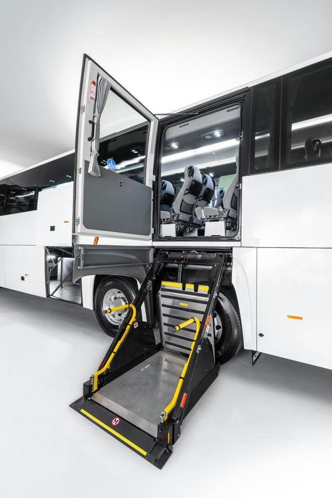 I was very fortunate to experience before lockdown the photo shoot for the ⁦<a href="/ScaniaUK/">Scania UK</a>⁩ Touring Tri Axle PSVAR specification coach, don’t it look fantastic #PSVAR #Scaniabusandcoach #ScaniaTouring