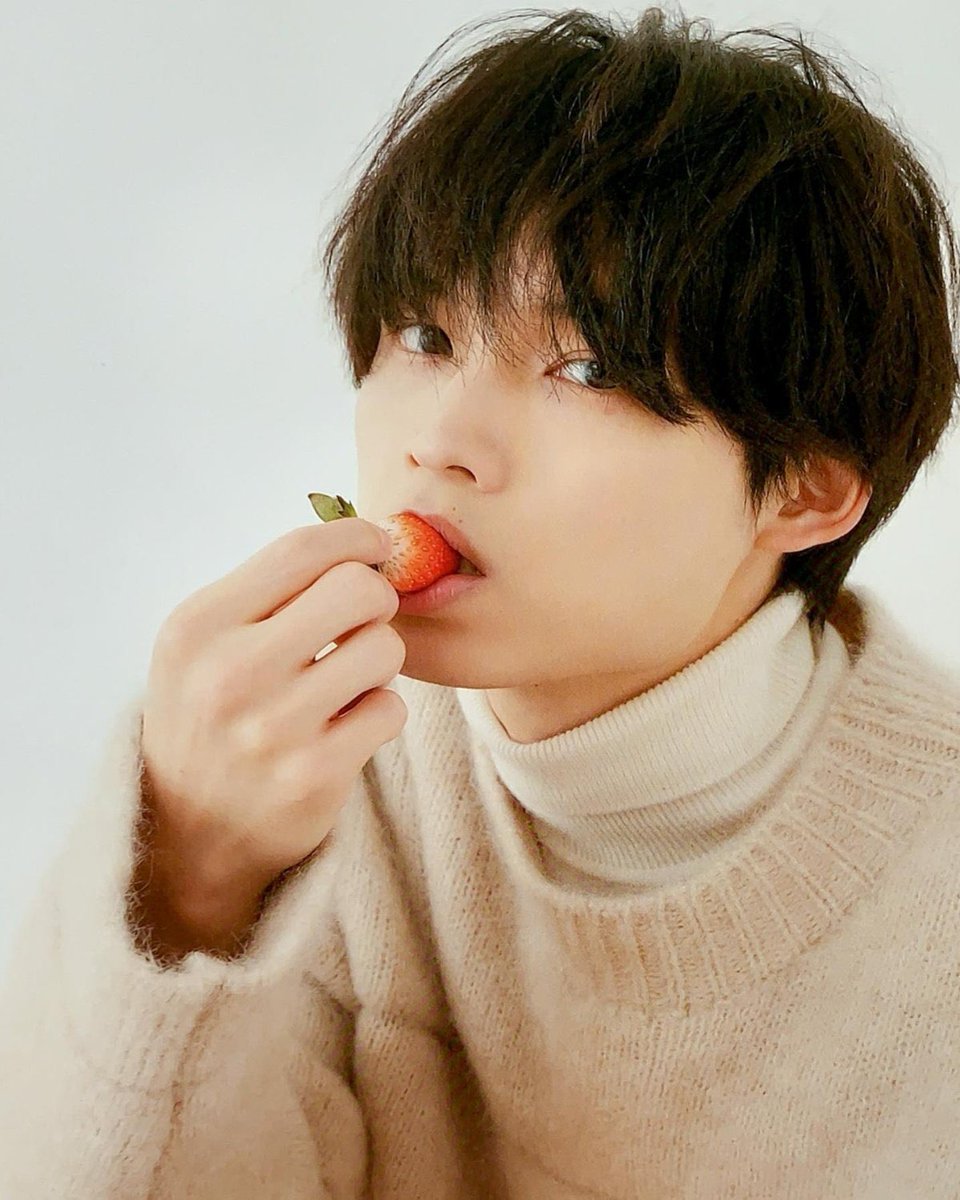 GfvbbvbhYutu's tweet photo. ブスノにこのレベルの美形はいますか？？
☃️に外国人の血が2人も入ってるのにどっちもブスじゃないですかぁ
全体で見ようよ😊今までのジャニーズの先輩にも全員イケメンじゃないグループなんて沢山ある https://t.co/Os8QXooEk7