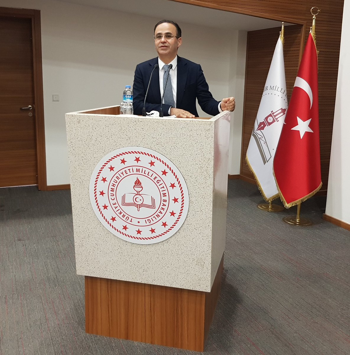 izmir_ilmem's tweet photo. Müdürlüğümüz ve @SOCAR_Turkiye işbirliği ile 2 yıldır yürütülen "Liseler İçin İnovatif Düşünme ve Girişimcilik Projesi" ödülleri İl Milli Eğitim Müdürümüz Sn. Dr. Ömer YAHŞİ tarafından, yapılan tören ile öğrencilere verildi.
@ziyaselcuk @yskosger @yahsiomer @tcmeb https://t.co/TQnJwUKAeZ