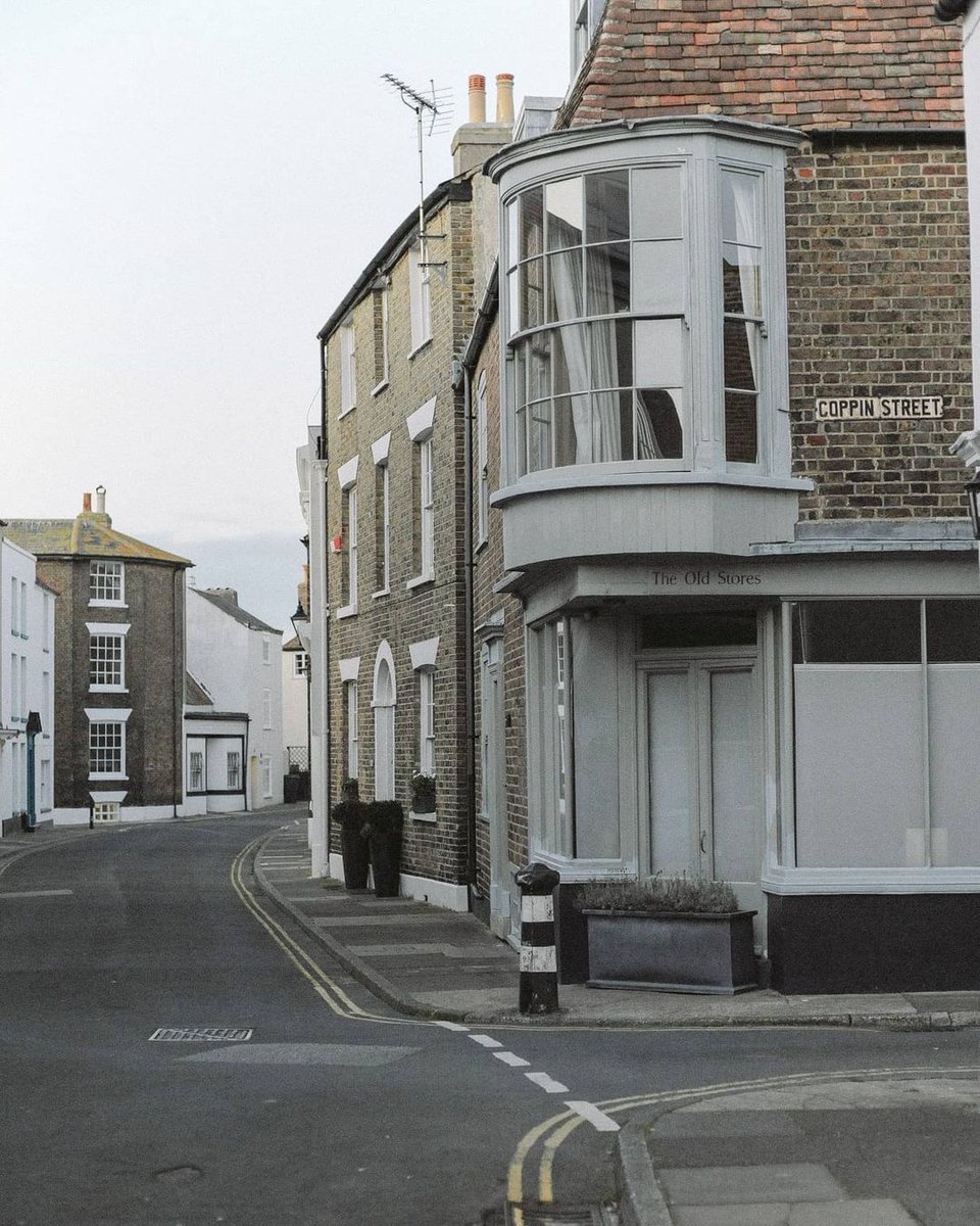 With its mazy smugglers' lanes &amp; independent shop fronts, can anybody guess the location of todays #MidweekMystery photo, snapped by @hannahjaneengramer?🕵️‍♂️