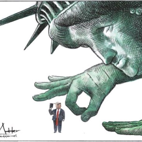 royalwolf254's tweet photo. A rare pic of new York statue ready to kicked the fraud out of office #inogurationday https://t.co/Uumqu4rx3S