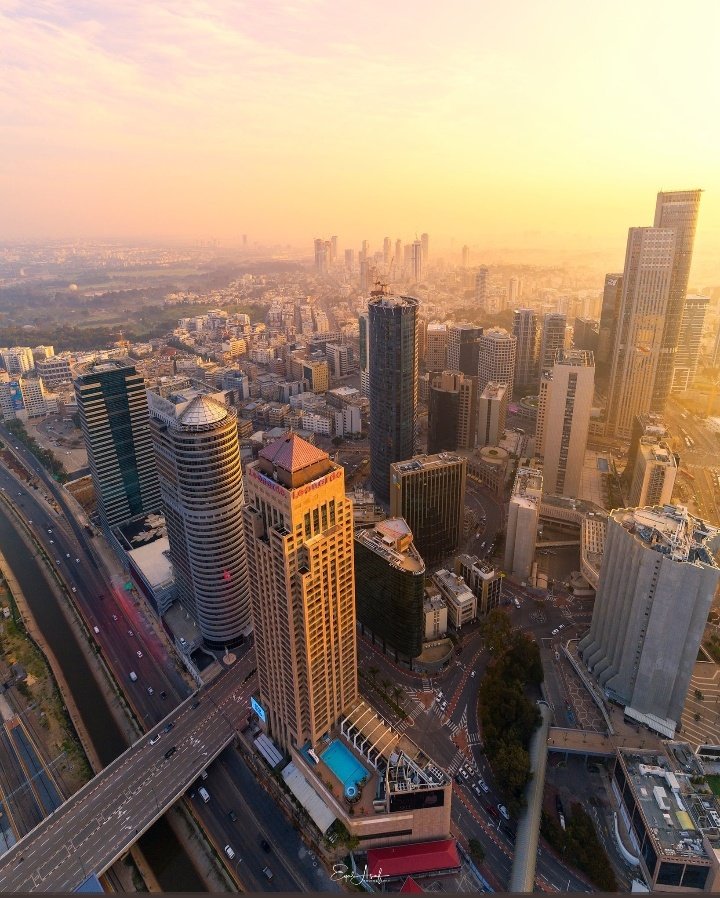 اسرائيل...
نحن المسلمون ندعو عليها منذ 60سنة ونيف.
......
ولا تعليق!
🤷‍♀️