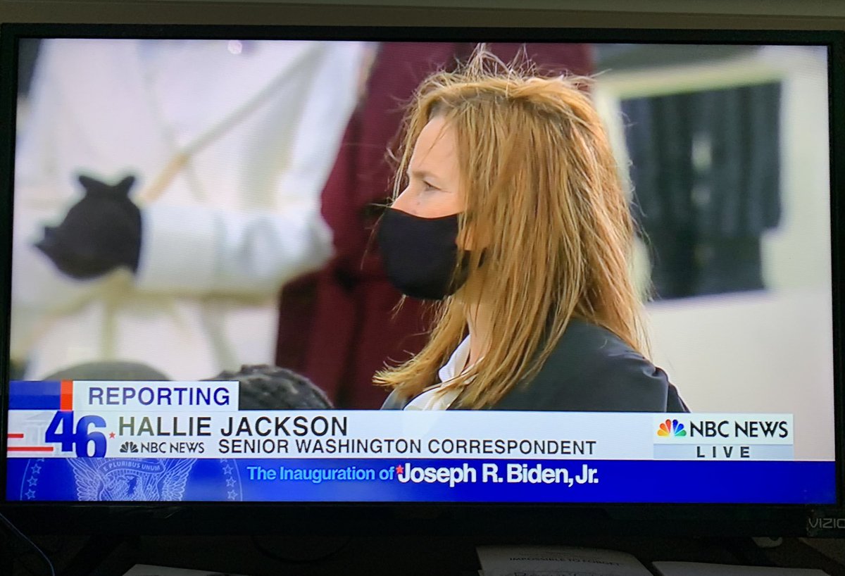 Nice of Amy Coney Barrett to wear a mask at a large public gathering. https://t.co/JG1kx8gPUt