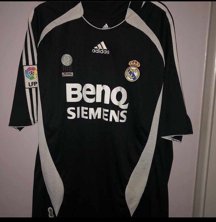 getshirty_'s tweet photo. Real Madrid away shirt 06/07 available now on our depop, link in our bio👍 https://t.co/ZJqVgeDqGI