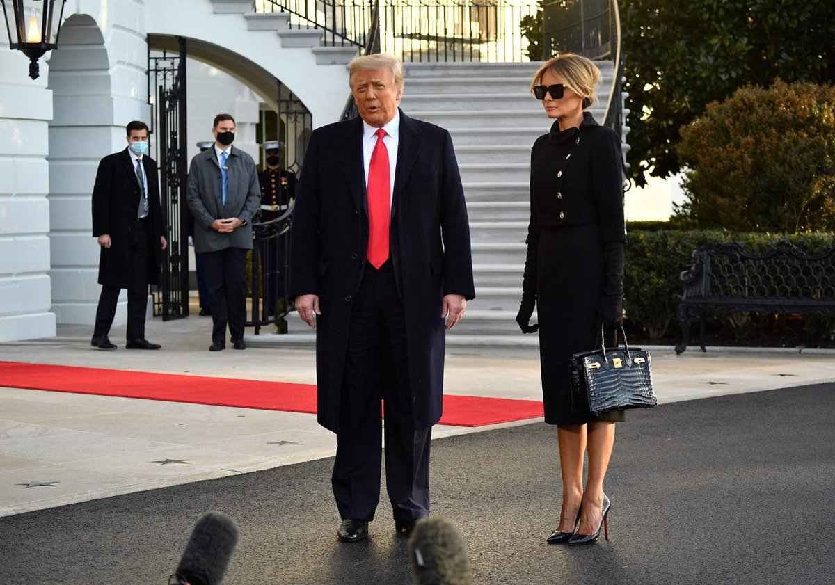 abc_es's tweet photo. 🔵 #DIRECTO El presidente Trump se ha ido ya de la Casa Blanca: "Ha sido el honor de mi vida". Da las gracias a los medios, dice que sólo quiere decir adiós https://t.co/PX9ORf2CEc  Lo cuenta @alandete #InaugurationDay https://t.co/OXvUiKGDKQ