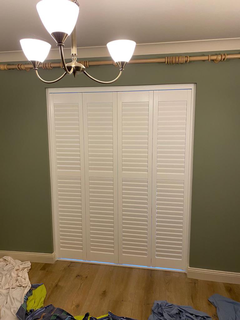 HartwellBlindCo's tweet photo. Did you know you can have shutters on doors too? 

How great do these full height, mid bar with hidden tilters. On a bifold floating track look? 

@scraftshutters 

#shutters #loveyourwindows #loveyourdoors https://t.co/mEfPeLilE0