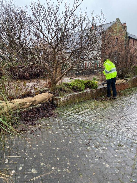 EnvAgencyNW's tweet photo. There are a number of #flood alerts and flood warnings in place across the North West - check your flood risk and sign up for free flood warnings: https://t.co/uGQ4g6A5Xn 

Our teams continue to monitor the situation and are ready to respond. https://t.co/u9TpFotMXF