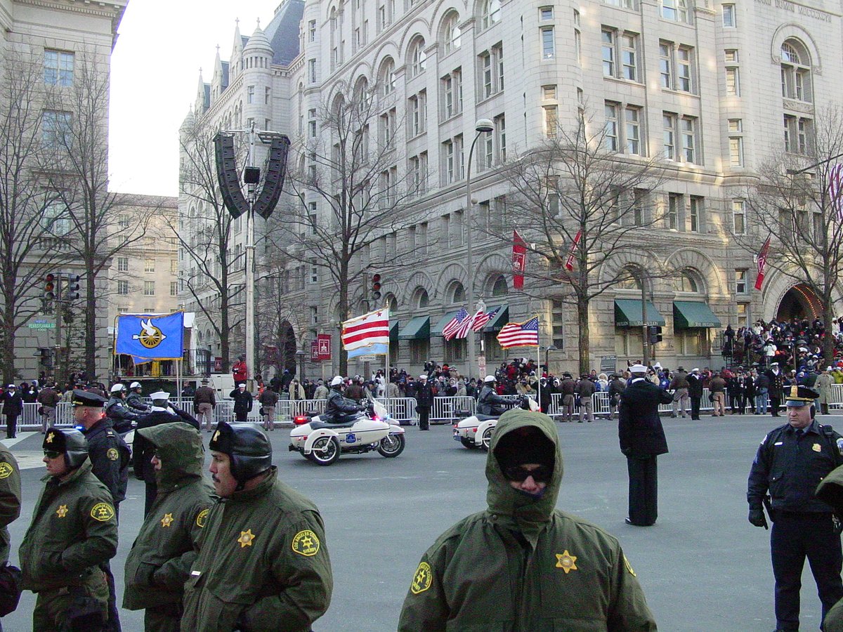 The security was like none I have ever seen.There was no razor wire. Only a very heavy presence of law enforcement for the 44th Inauguration.Follow this THREAD for further updates & comparisons. #InaugurationDay    #Inauguration2021    #Inauguration  