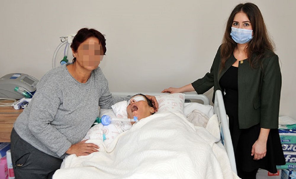 HergelePostasi's tweet photo. Ç.Y adlı kadını taksi durağına bırakma bahanesiyle mobilya imalathanesine götürüp cinsel saldırıya maruz bırakan Murat K., Ç.Y'nin annesine “Kızına şu an tecavüz ediyorum” dedi. Cinsel istismara maruz bıraktığı kadına uyuşturucu veren Murat K. serbest bırakıldı
#Muratktutuklansın https://t.co/1Ugp52O8bu
