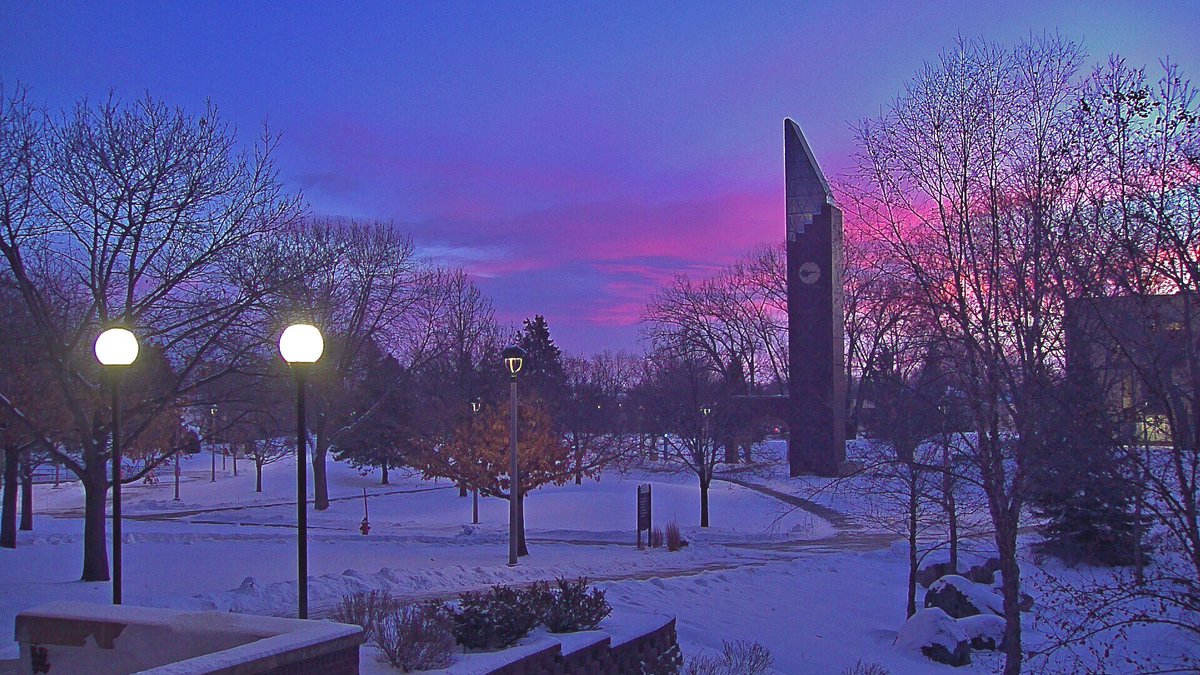 RT @mark_tarello: WOW! Stunning sunrise seen this morning from Minnesota State University, Mankato. #Sunrise #MNwx https://t.co/ks2J4jecxA