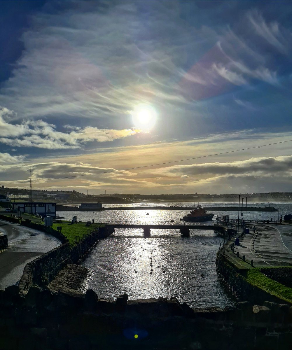 Keztastic's tweet photo. Port Life #northcoast #causewaycoast #portrush #seaside #weststrand #westisbest @ILoveNorthCoast @VisitPortrush @VisitCauseway @NITouristBoard @DiscoverNI @GoToIreland @newslineweather @WeatherCee @angie_weather https://t.co/OHZpiwyzPr