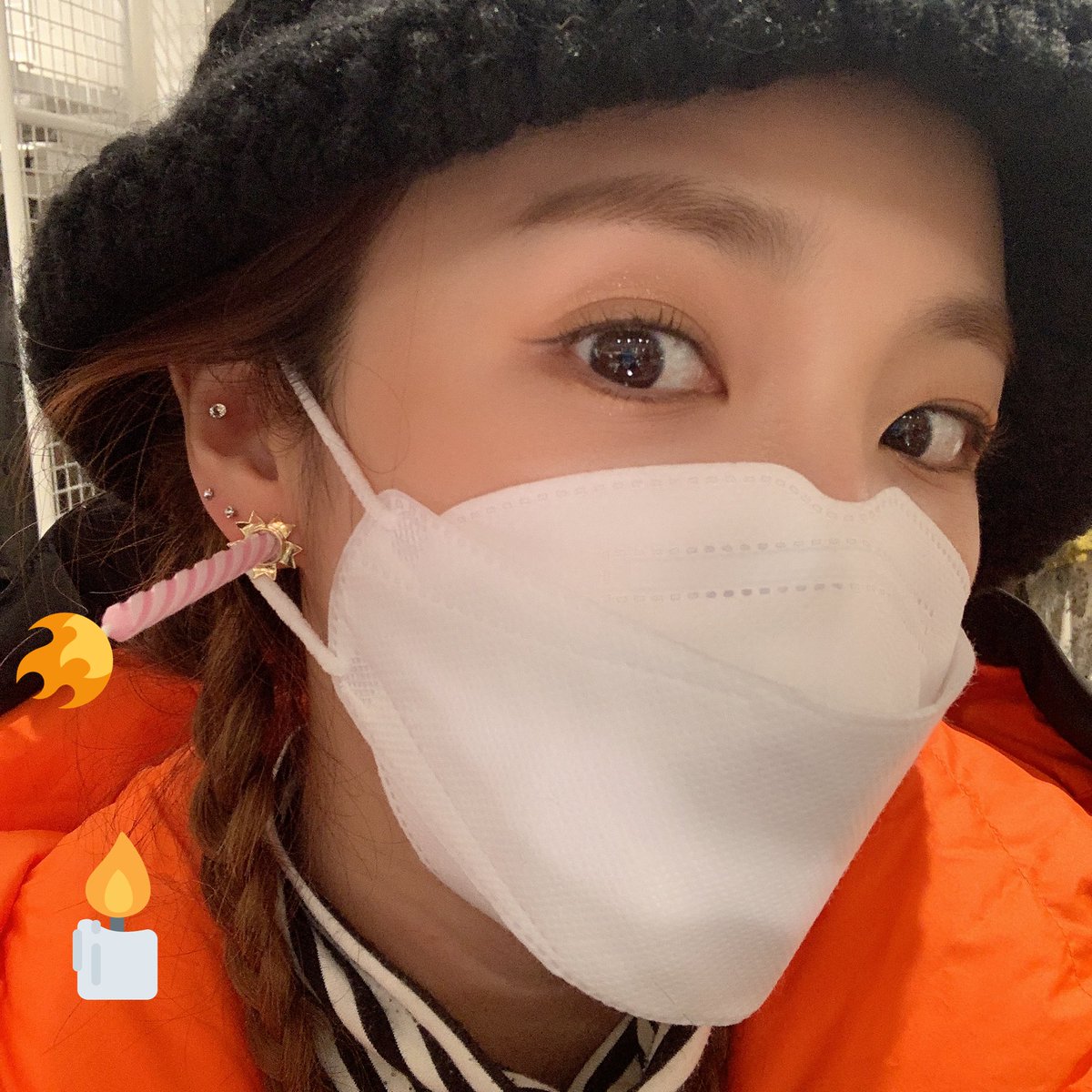 krungy21's tweet photo. 밍끼 생축을 따로 해주긴 했지만 sns로 못올려서 늦었지만 이르케~ 해봅니당~😅🎂🎉🎊💘 나이 들어서 그런가 요즘 업로드가 늦네... ㅋㅋㅋ 문자도 길게 안하구 요즘은 음성메세지도 보냄 ㅋㅋ 세월의 변화 캬하~ 재미땅!!! 🤣 초 귀걸이에 불 한번 붙여볼테야?! 😆🔥 https://t.co/FrmAjxBVB4