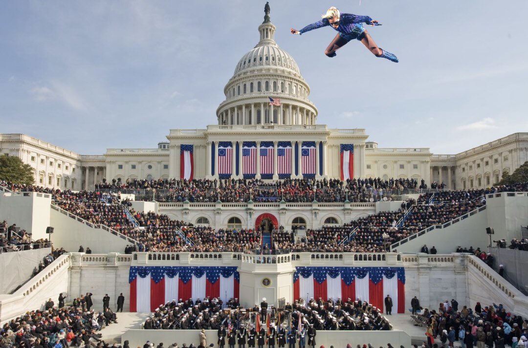 KoenigAdam's tweet photo. “Capitol Hill! Put your paws up!” https://t.co/698kC8cY7m