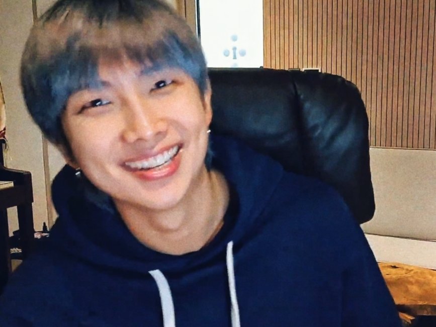 kimnamjoonpics's tweet photo. our love ♡ https://t.co/8Ej8izkyEh