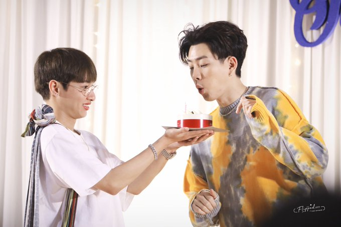offgundetails's tweet photo. May there be always a Gun for Off in all of his birthdays holding a cake 🎂

Happy birthday, Papii! Wishing you a lot of love this year! 💚 https://t.co/fiHbij78Qf