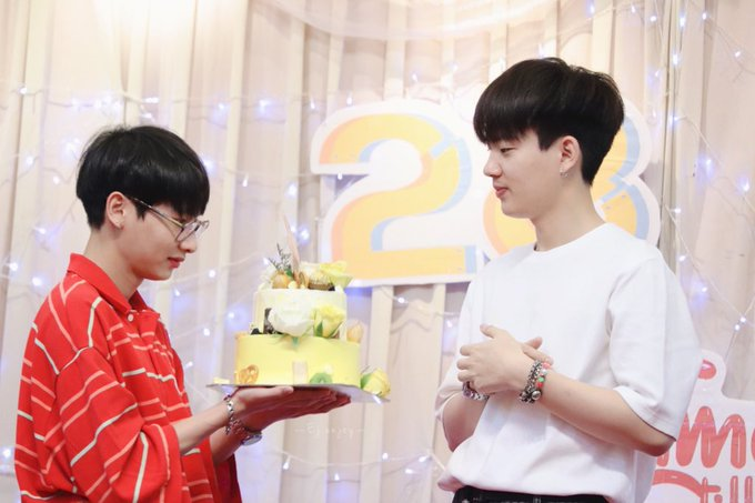 offgundetails's tweet photo. May there be always a Gun for Off in all of his birthdays holding a cake 🎂

Happy birthday, Papii! Wishing you a lot of love this year! 💚 https://t.co/fiHbij78Qf