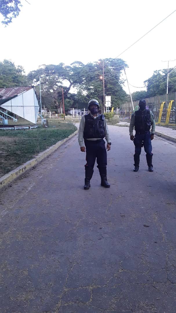 Hoy #20Ene Nuestros funcionarios de <a href="/poli_girardot/">POLIGIRARDOT (IAPMG)</a> realizan desalojo de ciudadanos que se encontraban realizando ejercicios en la semana radical sin contar con las medidas de Bioseguridad.

Recuerda amigo, evitar la propagación del virus es tarea de todos.

#Aragua