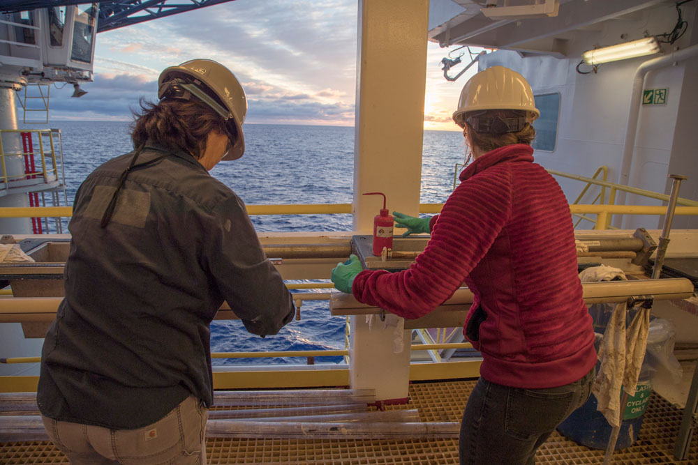 US_SciOD's tweet photo. Check out this week's #IODP Community Update for upcoming meetings and opportunities - https://t.co/e54AXc6ruA To subscribe to the US #IODP mailing list - https://t.co/fhvHnXPeE4 [Photo credit: @SarahKachovich&amp; IODP, #Exp390C] https://t.co/iAFKlKQsOL