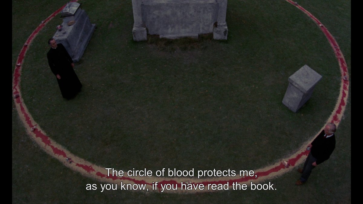 La otra parte del plan de Angelo, el círculo de sangre de nonato alrededor del pueblo, crea una barrera invisible que la convierte en una prisión en vez de una defensa, como hace la sangre en de TO THE DEVIL A DAUGHTER (1976) o TALES FROM THE CRYPT: DEMON KNIGHT (1995).