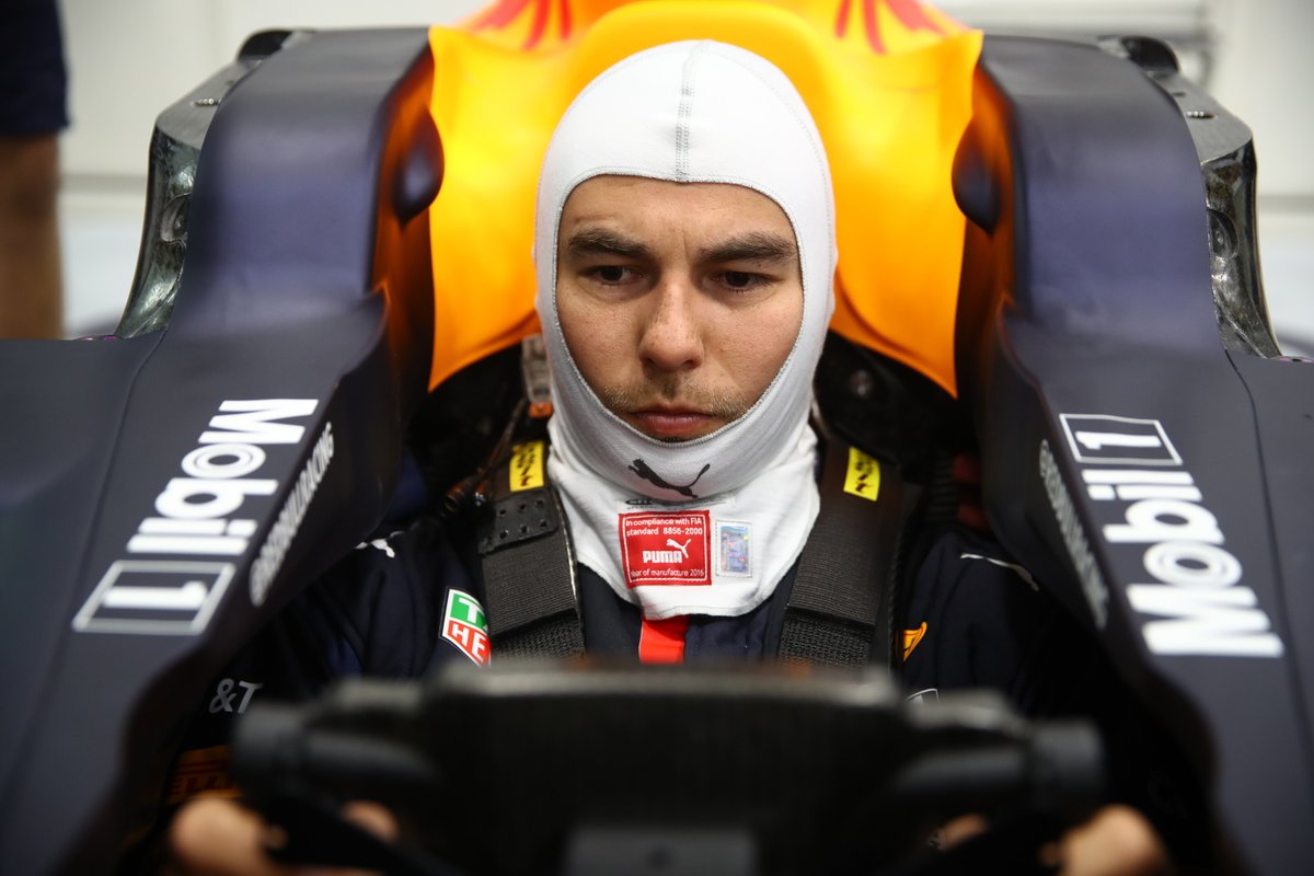 SokolimOkiem's tweet photo. Sergio Pérez w nowych barwach i miejscu pracy – przymiarkę fotela w Red Bullu wykonał na początku zeszłego tygodnia #ElevenF1 https://t.co/8yM1bsyyka