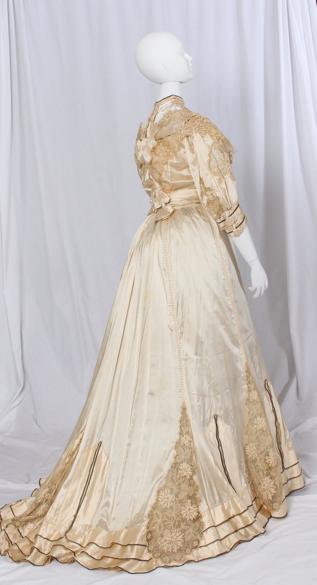 VAMuseums's tweet photo. On this last day of #vatop10 competition we feature @theValentineRVA gown made by African American dressmaker Fannie Criss Payne. Learn about all the 2020 Honorees & then vote now thru midnight for your fave! https://t.co/b56KvEbMhR #vatop10 #vamuseums #conservingdiversity https://t.co/ZfQYcOzu0S