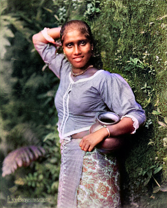 ceylonincolor's tweet photo. Sinhalese Girl - Ceylon, 1895

* The original monochrome photo was taken from the Internet and colorized using an Artificial Intelligence (AI) program.

#CeylonInColor #PowerOfAI https://t.co/YMeYMu1Ooh