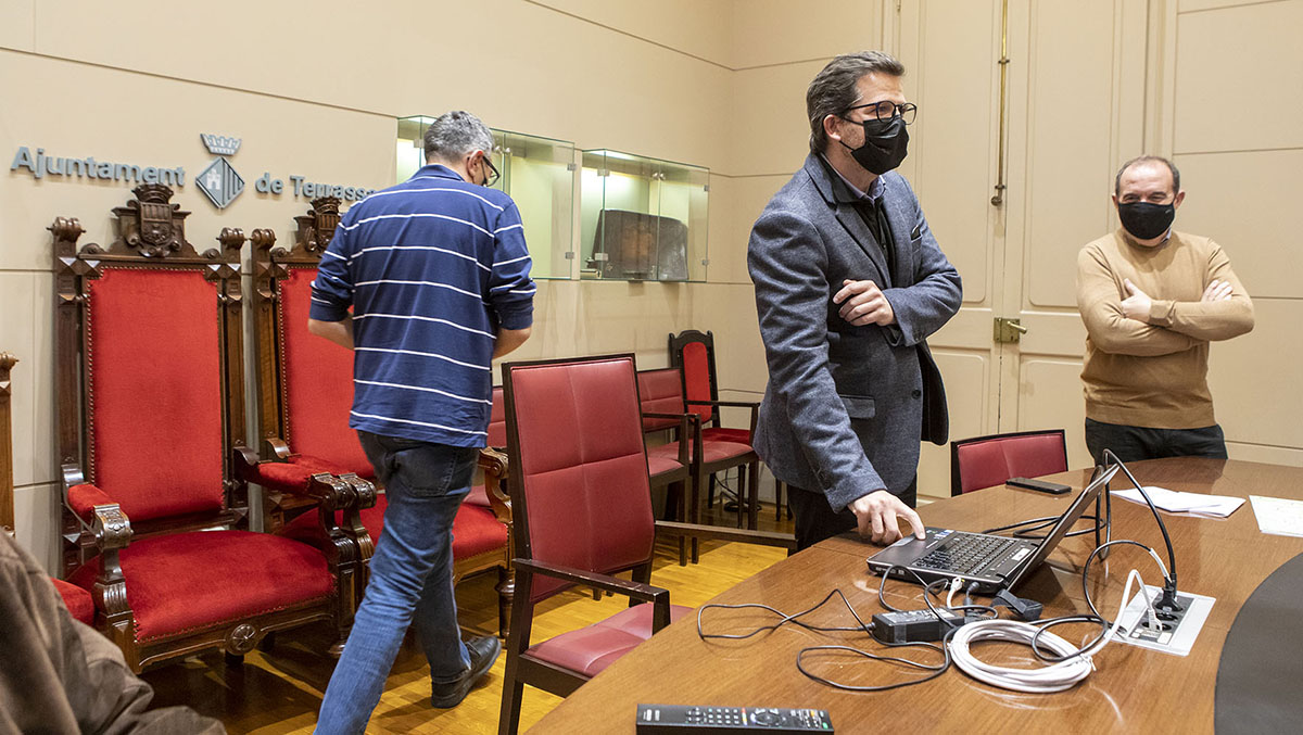 ajterrassa's tweet photo. 20.1.2021| Aquest migdia hem fet, a la Sala de Govern de l’Ajuntament, el sorteig per determinar les 2.385 persones  candidates a formar part de les 265 meses per eleccions al Parlament de Catalunya del #14F Les llistes es poden consultar al web https://t.co/g8X2M9LYbv https://t.co/MGiz0RPfoC