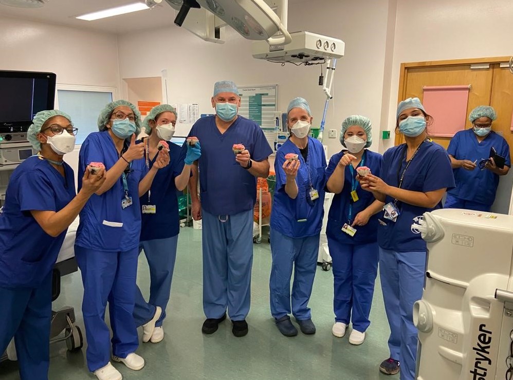 highgate1565's tweet photo. Y4 pupil Lara made a delicious batch of muffins in Cookery Club and decided to gift them to this frontline NHS team where her parents work! #thankyouNHS #kindness #itsthelittlethings #joyofgiving #communityspirit #nhsheros #highgateathome https://t.co/yC8DANyJSl