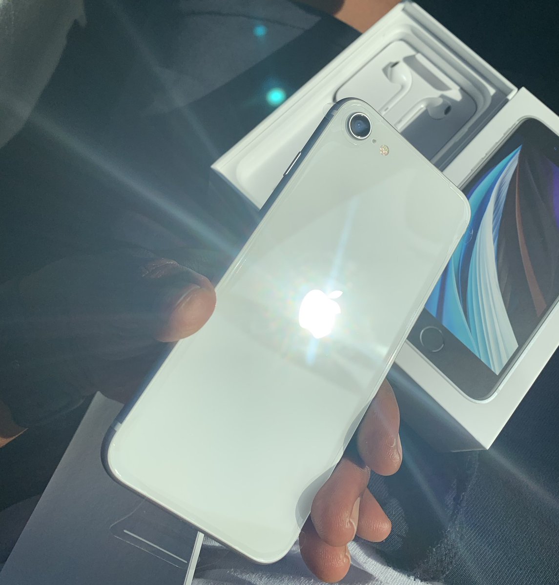mr_boakye_'s tweet photo. @iTech911🚨.
Available!!!
Brand New, Sealed in Box
Factory Unlocked
2020 iPhone SE 2
128GB
White|🤍
:: https://t.co/seThDNQ6Be
Call /WhatsApp /iMessage
📱0262666226
Free Delivery & Warranty 🚚📦
#iTech911
•iBuy •iSell •iSwap •iFix
Accra,🇬🇭
#AppleDealerShip♻️ https://t.co/Qg5Ah0fYmB