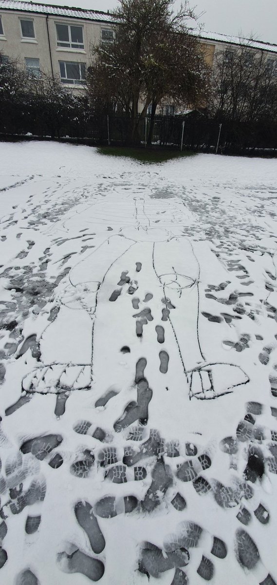 HowdenStAndrews's tweet photo. As we have been learning about about skeletons in P7, we challenged the Wizard's Cove to create there own skeleton from the snow #agilelearning #snowSTEM https://t.co/kSgsYZahqv
