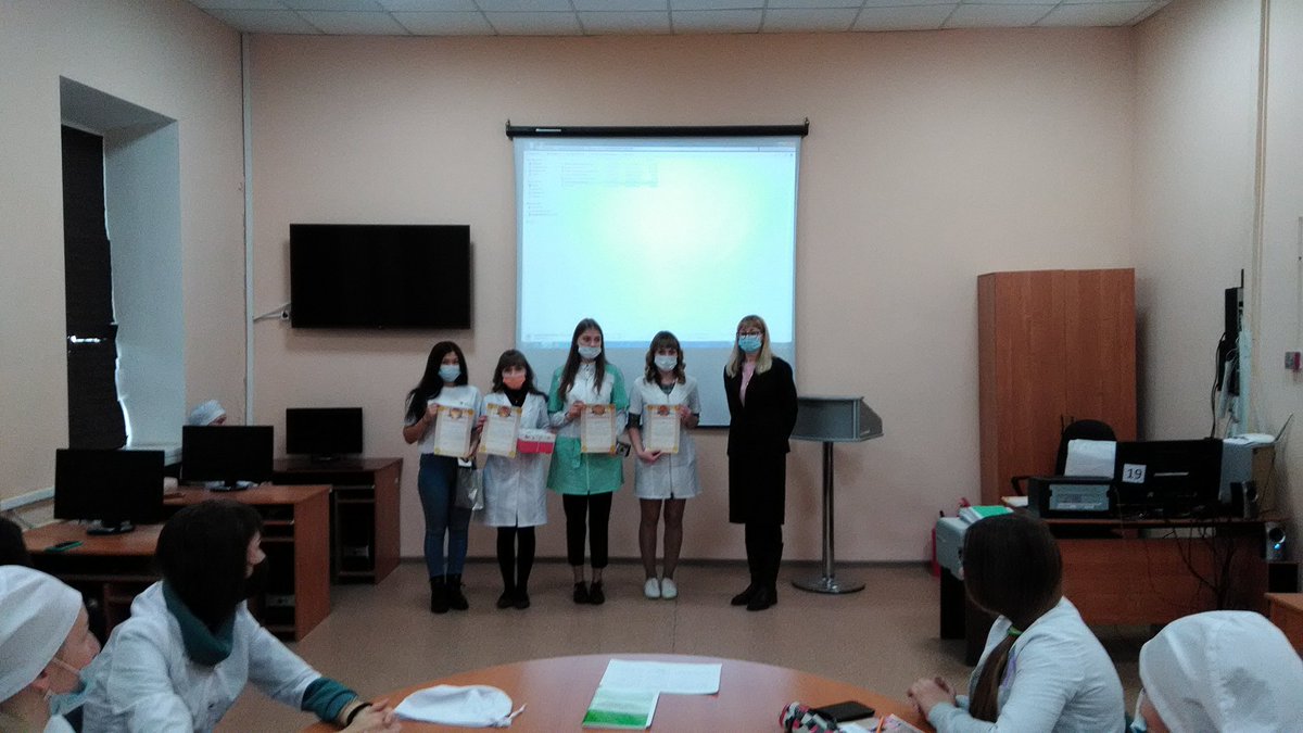 Сегодня провела мастер-класс для волонтеров-медиков СМГК. Самые активные получили благодарности и призы от Сызранского центра здоровья, новые волонтеры познакомились с технологией "равный равному"