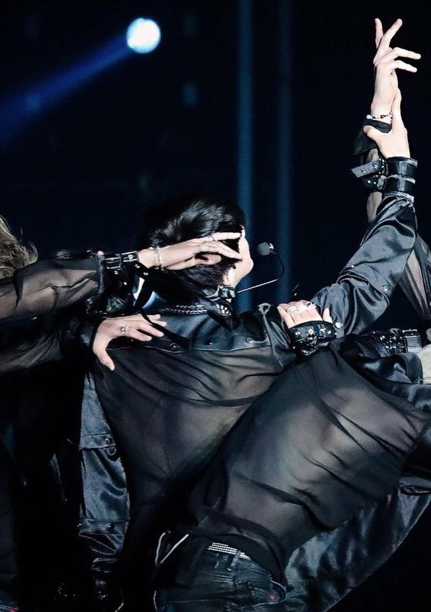 it’s fake love but there’s nothing fake about my love for these back muscles