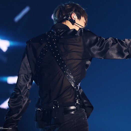 it’s fake love but there’s nothing fake about my love for these back muscles