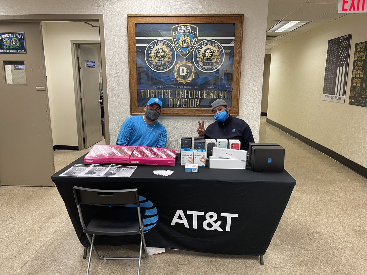 FranquizRobert's tweet photo. Helping to keep our Law enforcement connected with our partners in the city @mariaislasnyc @ReynaldoFlobil @judy_cavalieri @Danny_Perez_01 @TeamEmpire_NYNJ @OneNYNJ @Ahmad_Al02 @GiseleLadlee #nynjstateofmind #teamempire https://t.co/agfsFQFXaS