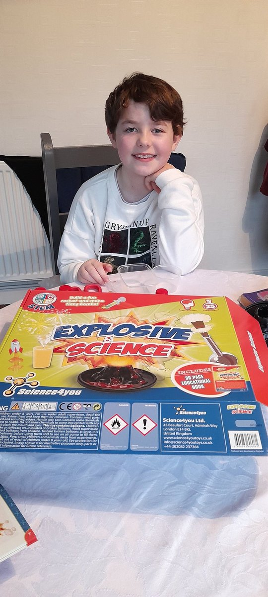 ceririse's tweet photo. @CadoxtonPS #year5 #teifi Science experiments . https://t.co/oX3ki5uFZo