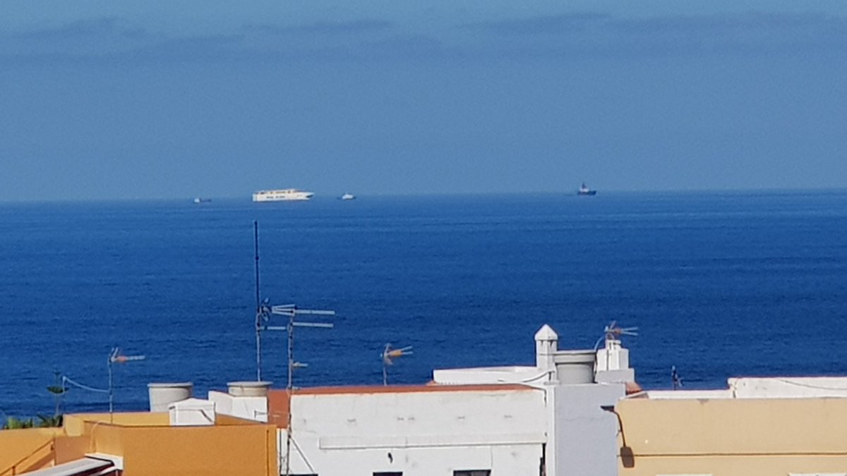 nestortheonlyic's tweet photo. Estas son algunas de las imágenes que nos deja el paso del #BentagoExpress, en la costa norte de Gran Canaria, en su camino a #ASTICAN en el Puerto de Luz y de Las Palmas. @FOexpress #BencomoExpress #BajamarExpress https://t.co/giWhmxlhX7