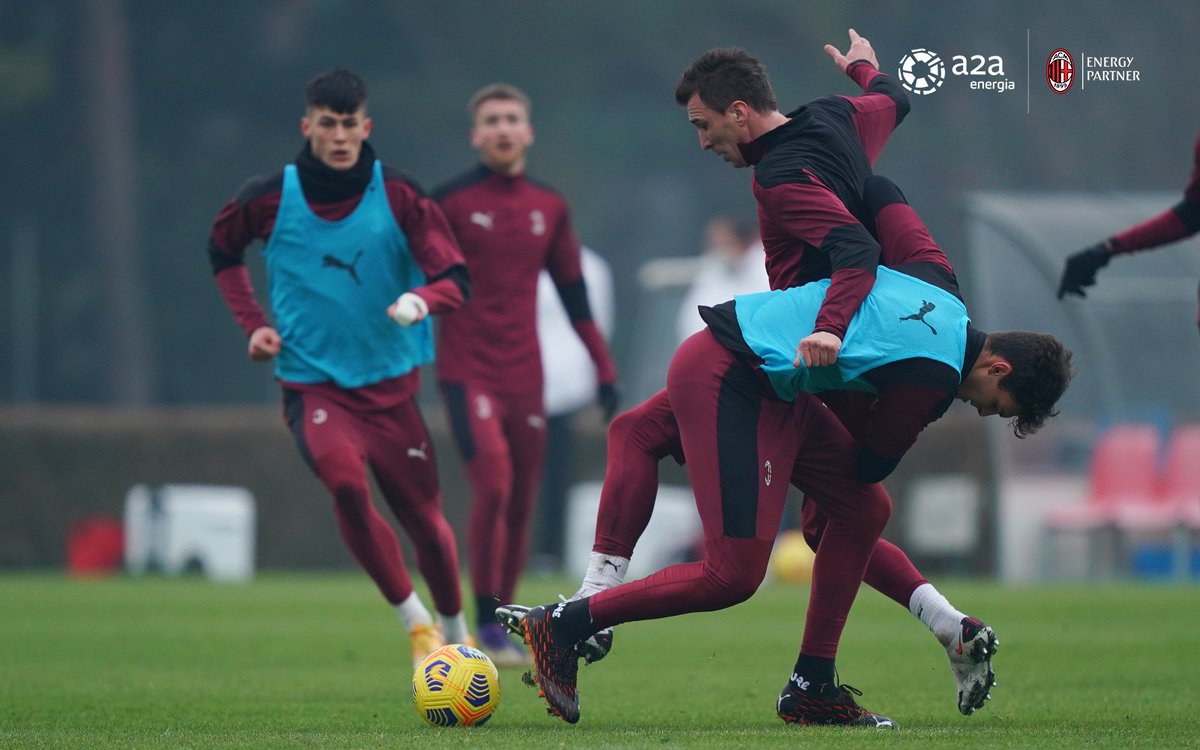 acmilan's tweet photo. Building momentum ahead of #MilanAtalanta 💪
#SempreMilan

@gruppo_a2a https://t.co/FHTbgvU3Kr