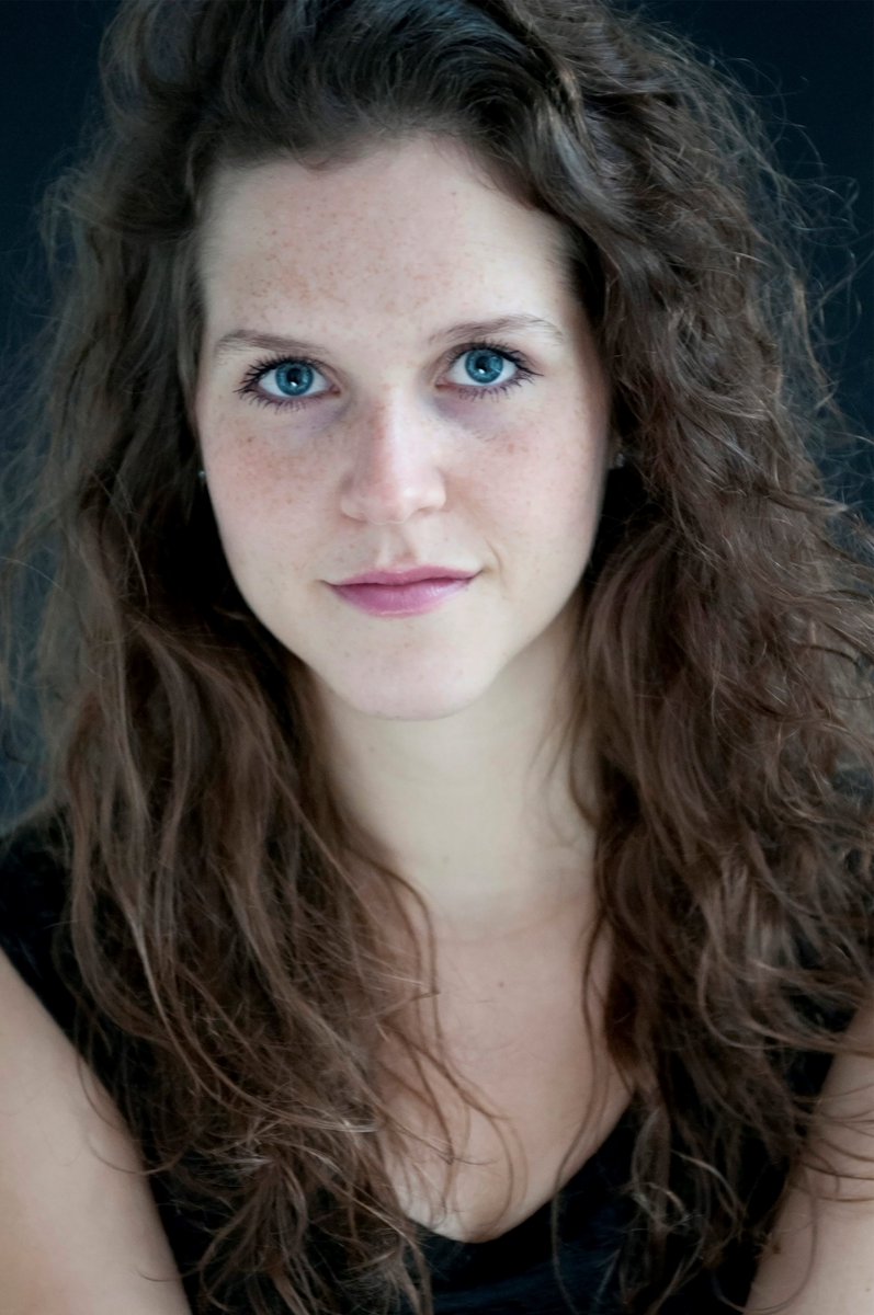 JEWishCABARET's tweet image. @TessaBerkelmans is a musical theatre artist, mindful performance coach and founder of #PerformanceMagic. She guides people to live from the heart and be present. She performed her solo show ‘Journey to the Heart’ for Viking Cruises. Her single ‘Guts’ is on Spotify and iTunes.