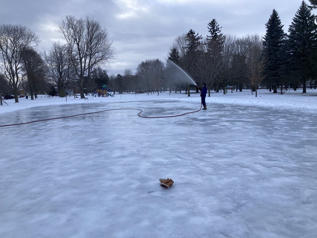 😊 Great News!
Our Riverside Park E Community Rink is ready for skating!
Great way to keep active mentally and physically. Accessible via the Trans Canada Trail @TheGreatTrail !
@activeguelph @cityofguelph @thatjamesgordon @Ward2Rodrigo