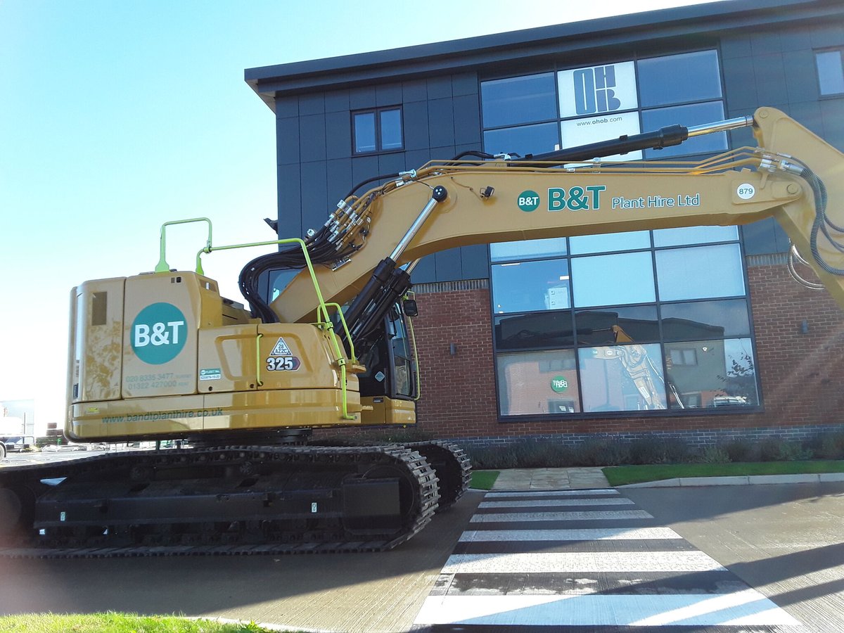Last year, B&amp;T Plant Hire made history by taking delivery of the UK’s first Cat® 325 2D excavator. Find out more in our article on <a href="/PlantandCivil/">Plant & Civil Engineer Magazine</a>: bit.ly/3mNG4yY

#LetsDoTheWork #Excavator #NewDelivery
