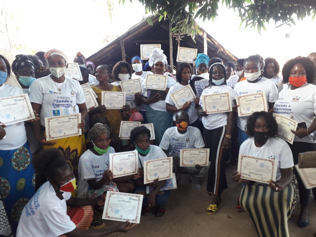 eccasocial's tweet photo. Después de un año complicado por la pandemia, las alumnas del curso de Salud y Seguridad alimentaria en Guinea Bissau reciben su merecido diploma https://t.co/1Zxy3iSKa1