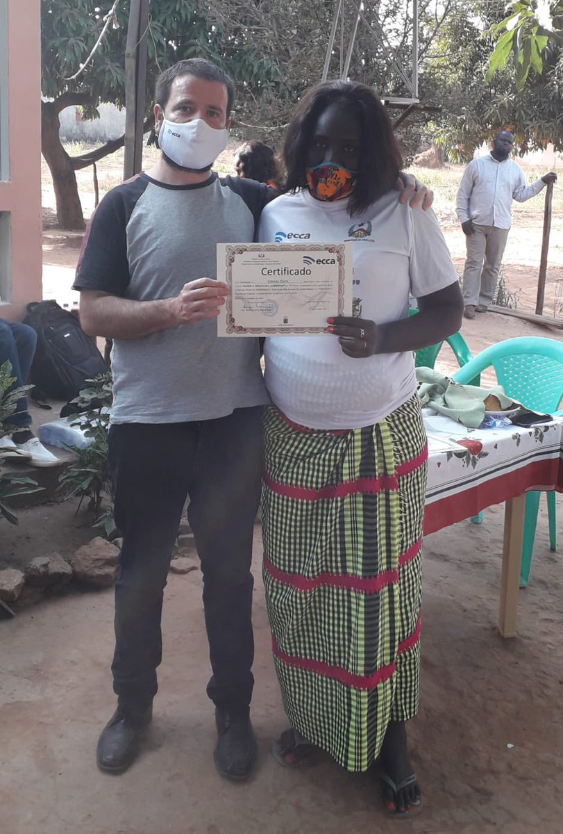 eccasocial's tweet photo. Después de un año complicado por la pandemia, las alumnas del curso de Salud y Seguridad alimentaria en Guinea Bissau reciben su merecido diploma https://t.co/1Zxy3iSKa1