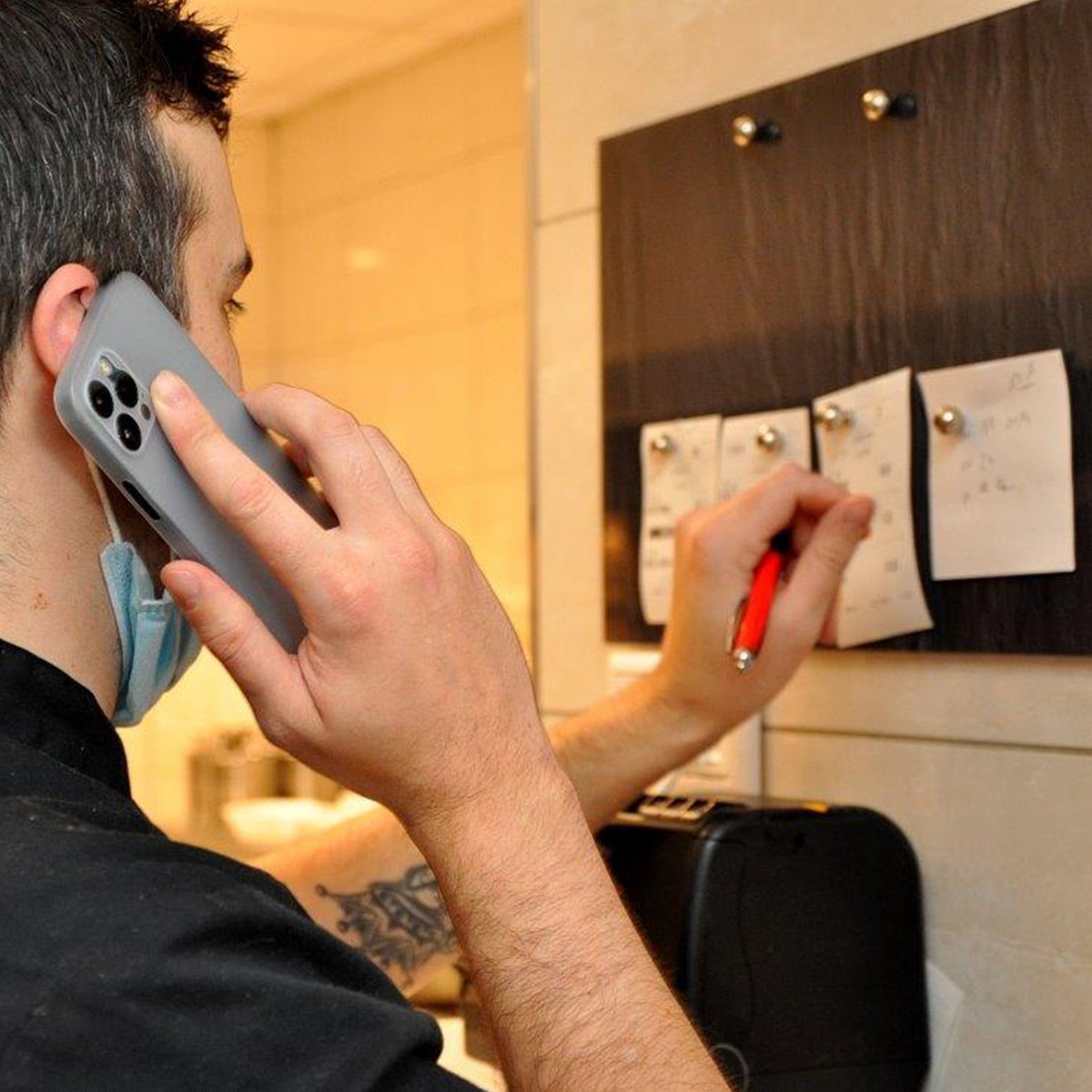 Restaurant Brucker TO GO - Essen bestellen &amp; abholen 📞 🥗🍔

Während des Lockdowns bieten wir Euch die Möglichkeit bei uns telefonisch zu bestellen und anschließend Euer #Essen abzuholen. 

Bestellnummer 02441 884 113  / Mehr Infos => moebel-brucker.de/restaurant-bru… #essen #togo #kall