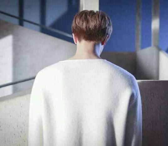 look at his horizontal span! the white tops emphasize his width!!