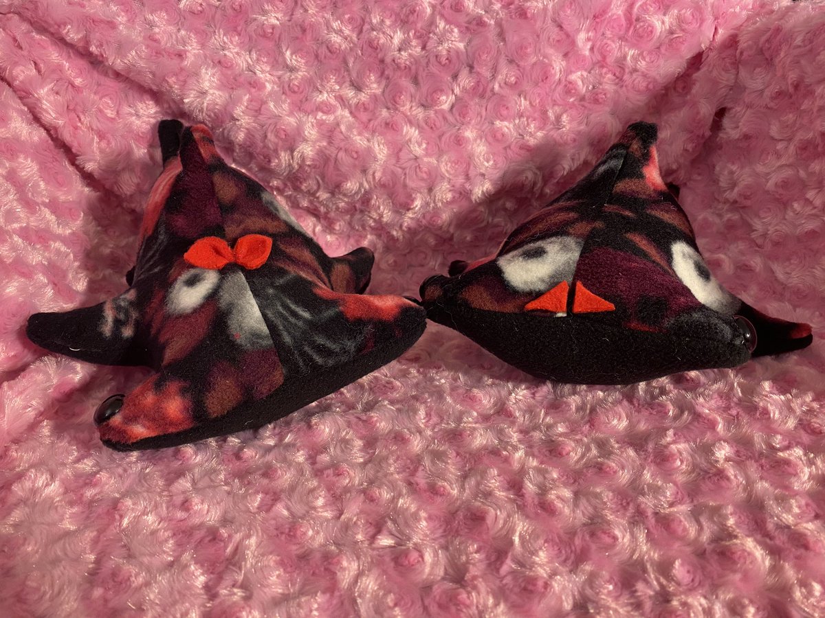 CustardCreamArt's tweet photo. @SNpolandart @practickalmagi1 Hi! I make Wonky Wildlife from fabric that would be going into landfills, and my pup kisses everyone of them! I have tons listed on my site, and valentines day one's too! This is Morticia and Gomez! https://t.co/DOohLAbTU0